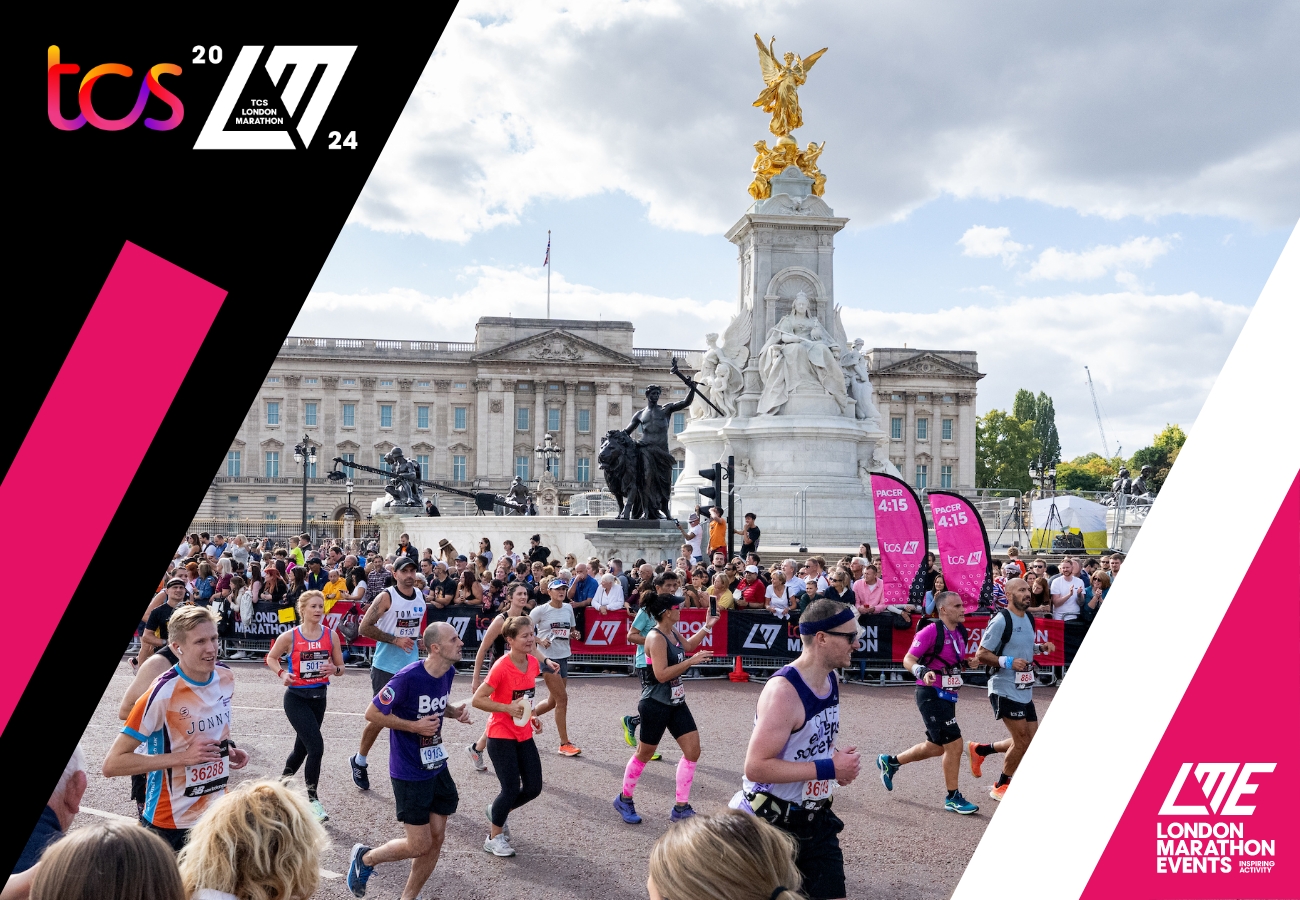 Marathon Runners passing Buckingham Palace.
